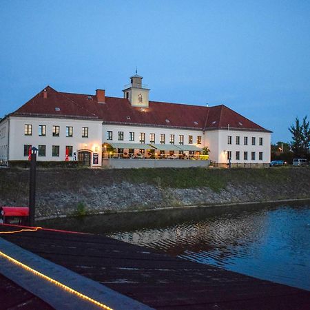 Restaurant Und Pension Alberthafen Dresde Exterior foto